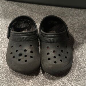 Black lined crocs